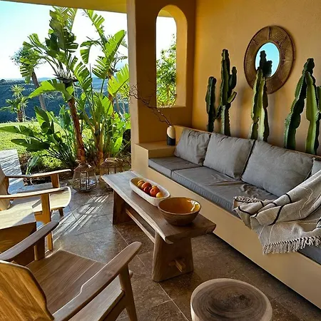 Marbella Benahavis إِستيبونا